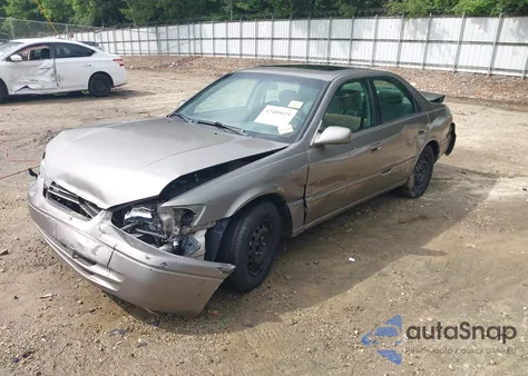 1998 Toyota Camry Le z USA, uszkodzony, nr VIN 4T1BG22K1WU314171